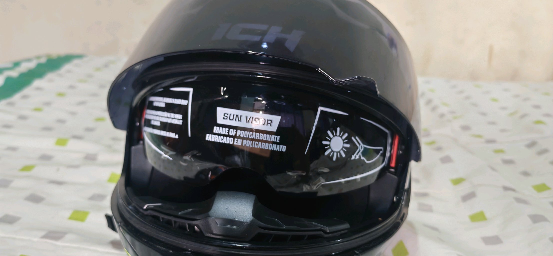 casco para moto y guantes 
