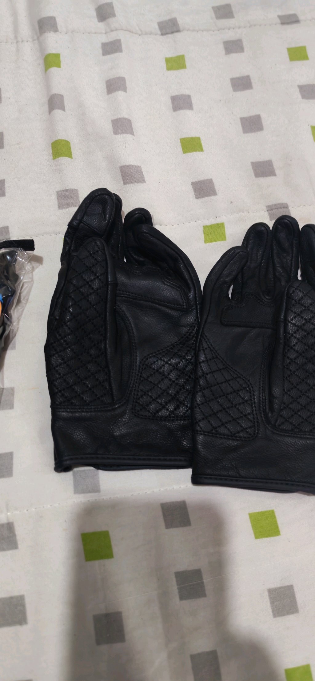 casco para moto y guantes 