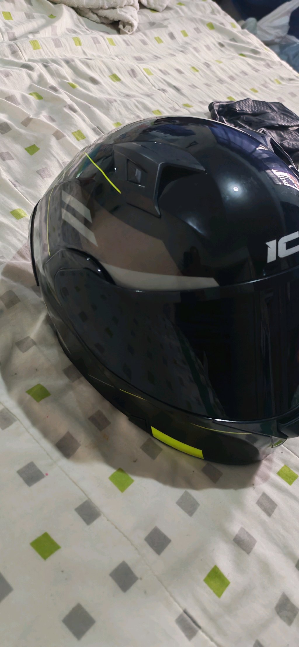 casco para moto y guantes 