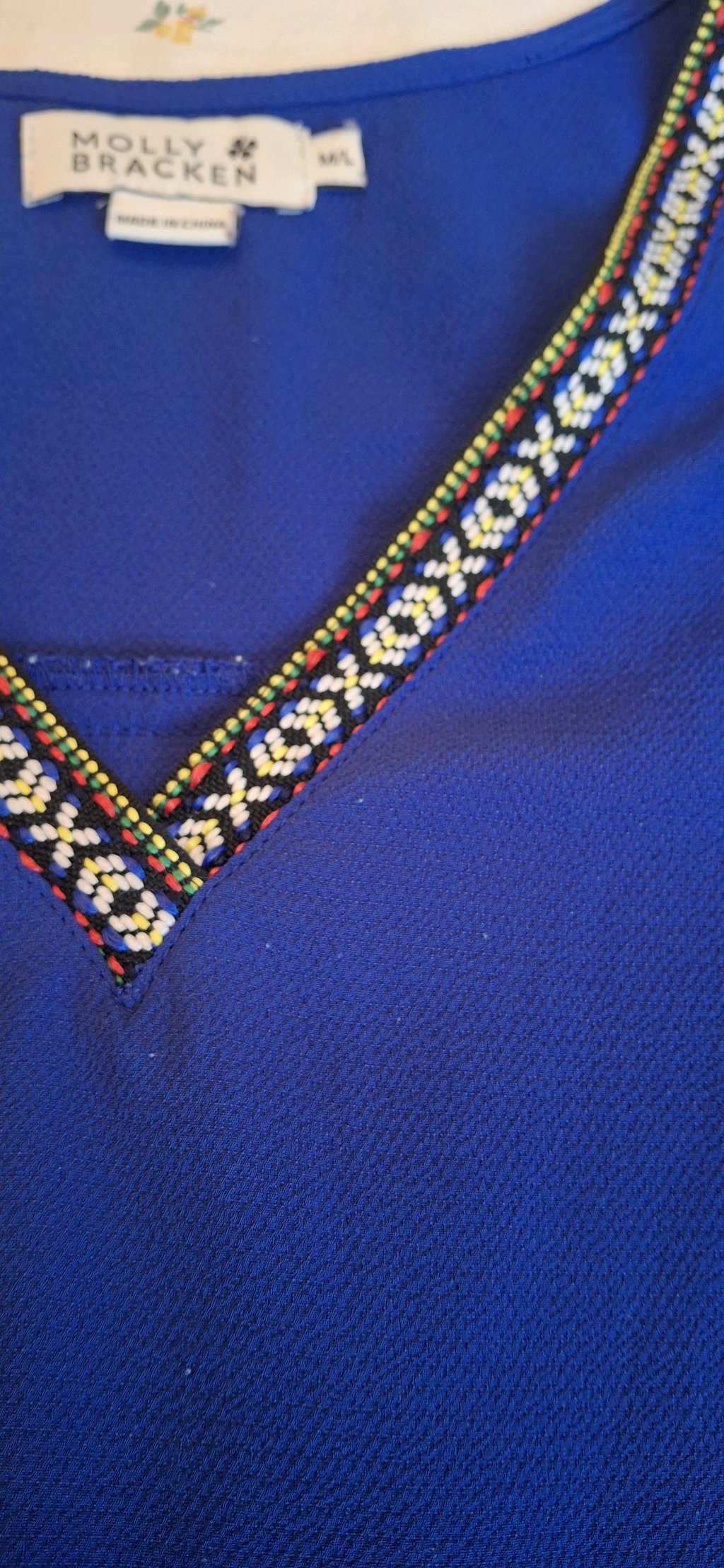 Camisa azul con detalle