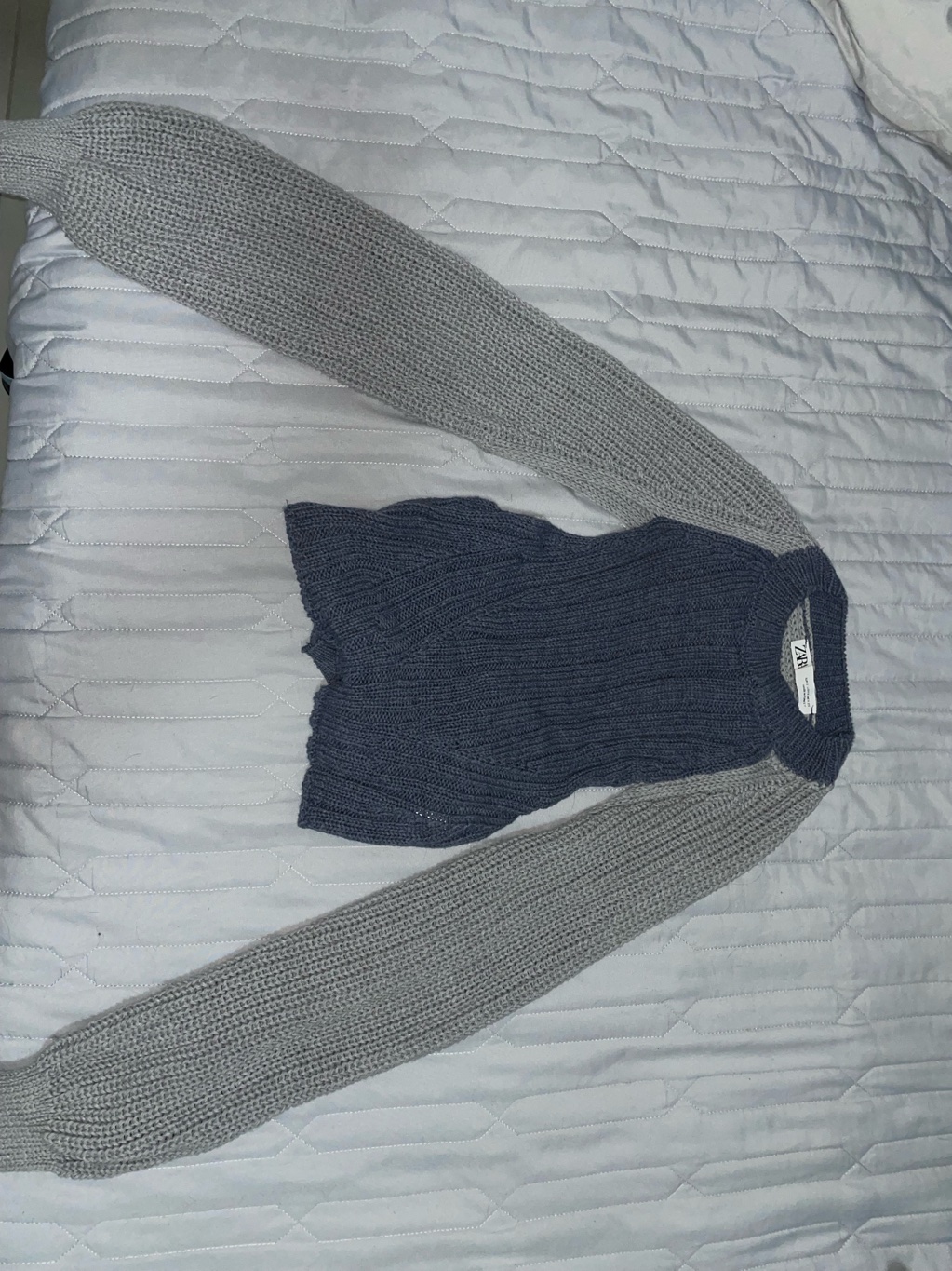 Suéter Zara con espalda abierta 